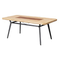 Eenvoudige houten eettafel met metalen poten en middenpaneel.